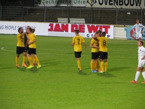 Blijdschap na de zwaarbevochte zege op Telstar. (Roda JC Live)
