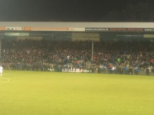 Supporters helpen boarding grarod